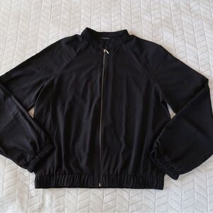 Style House black lightweight jacket